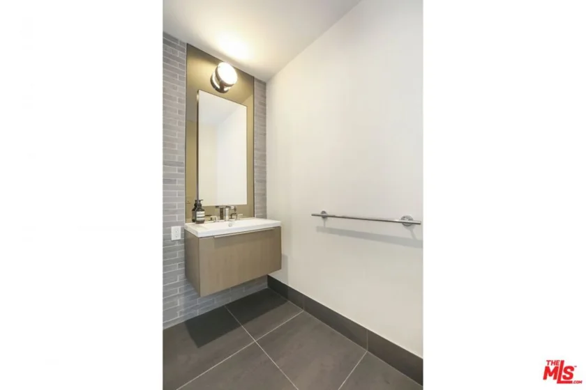 889 Francisco Street #909 photo 29