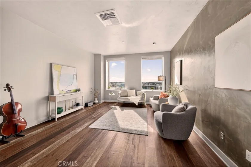 3810 Wilshire Boulevard #909 photo 2