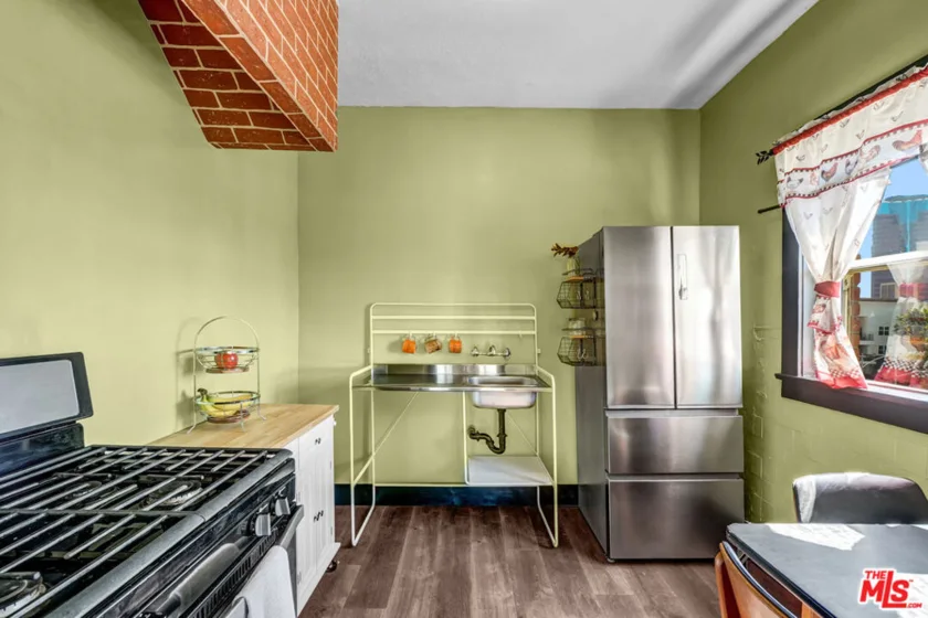 325 W 3rd Street #410 photo 3