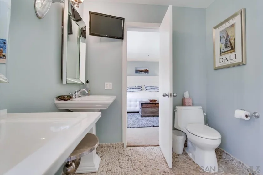 3888 Riviera Drive #301 photo 10