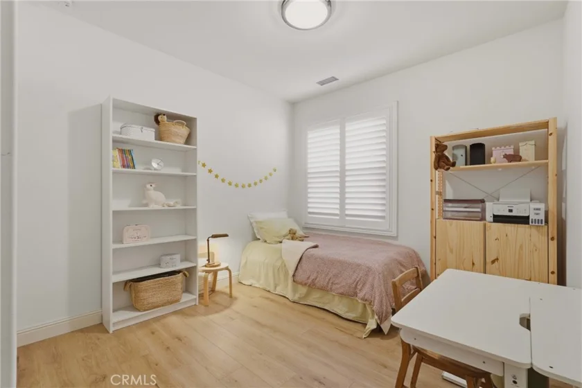 240 Mayfair photo 7