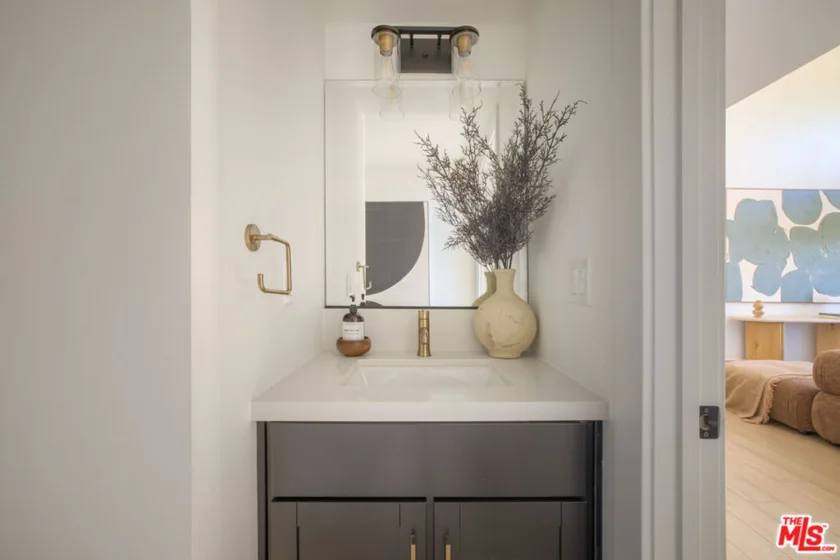 11222 W Victory Boulevard #2 photo 6