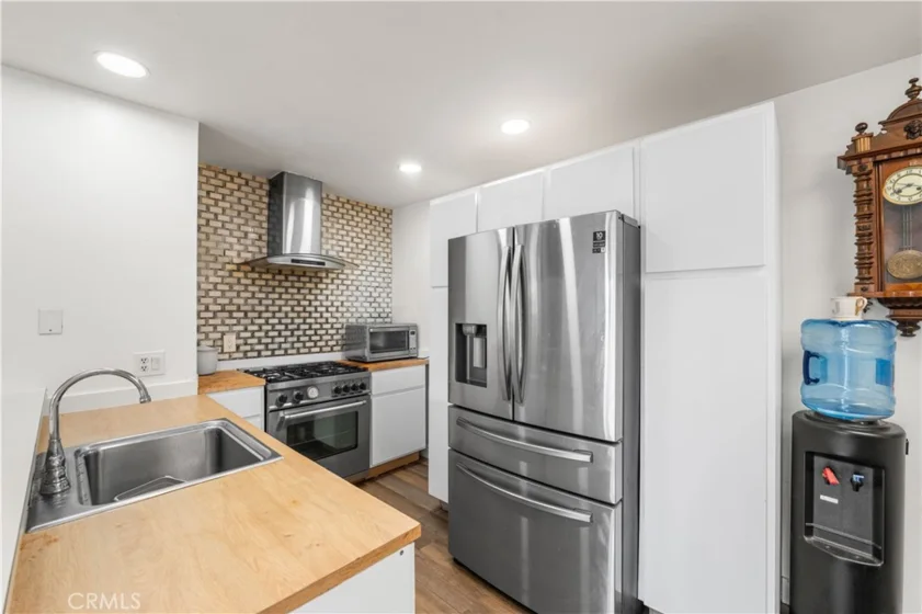9600 Van Nuys #220 photo 2