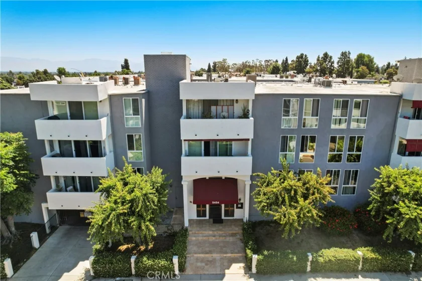 5454 Zelzah Avenue #209 photo 1