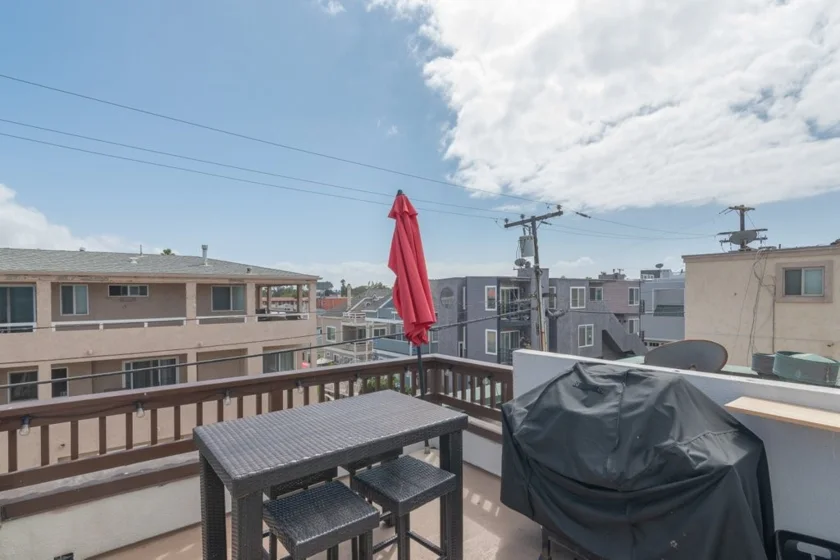 3250 Strandway photo 11