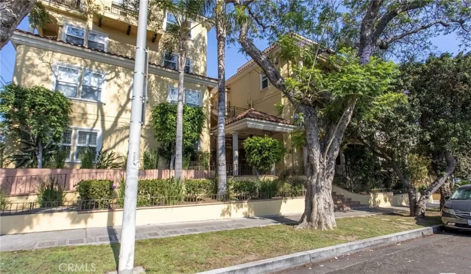 1050 N Edinburgh Avenue #102 photo 1