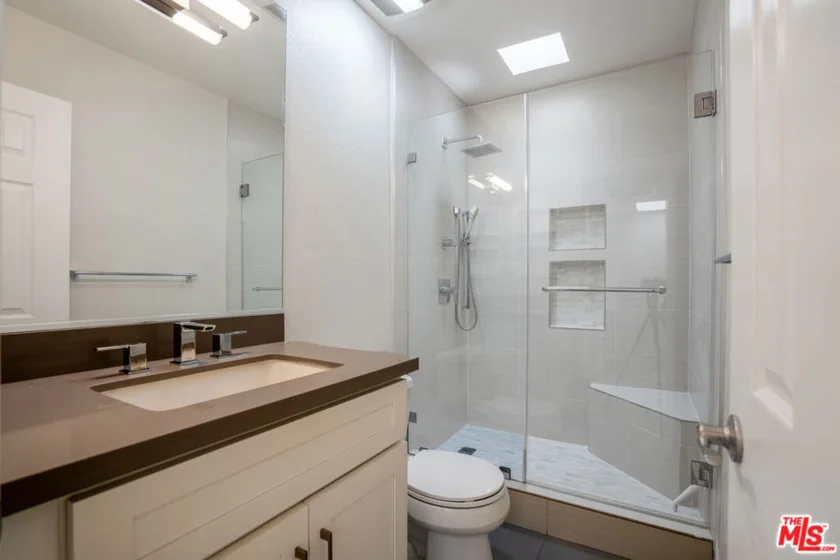 4368 W 8th Street #17 photo 31