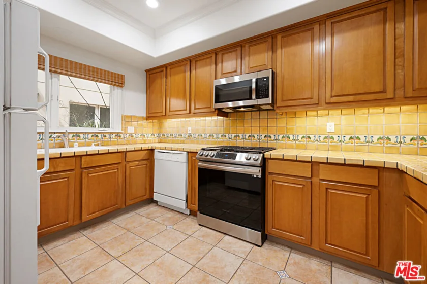 1217 Yale Street #103 photo 6