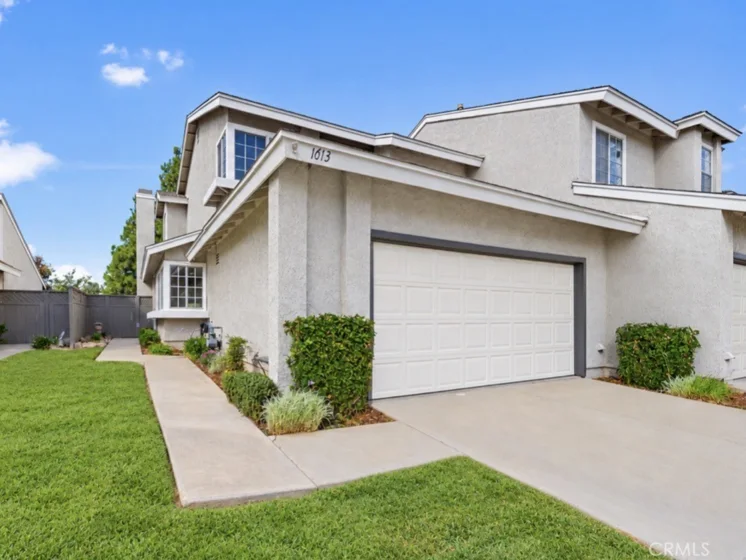 1613 Toyon photo 3