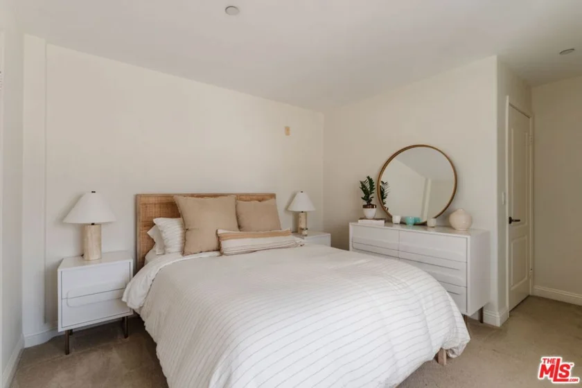 14322 Dickens Street #4 photo 16