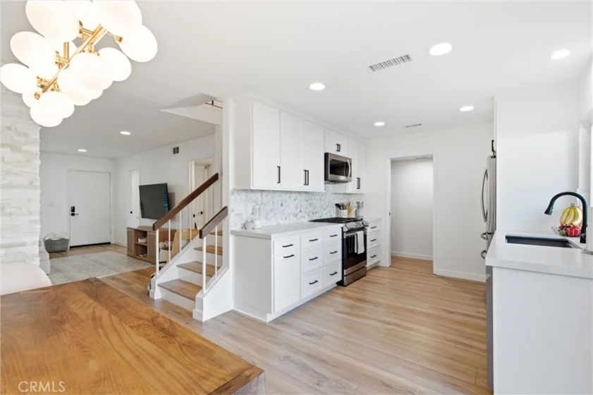 5583 Tiffany Avenue photo 3