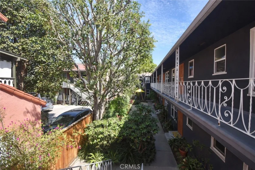 1334 E 1st Street #12 photo 31