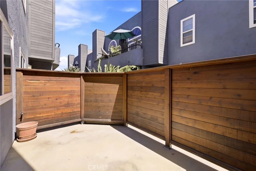 5706 Fair Avenue #104 photo 22