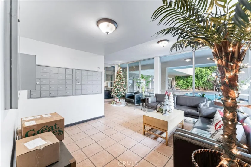 1061 Park Avenue photo 16