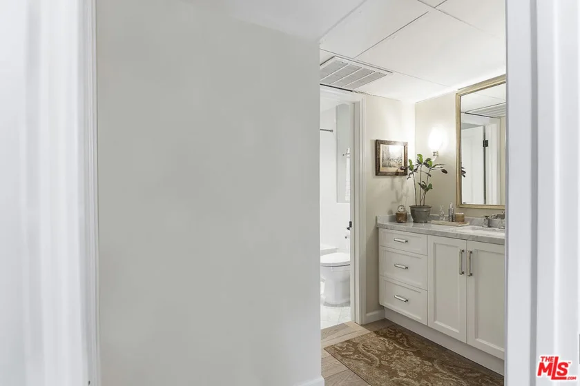 906 N Doheny Drive #510 photo 27