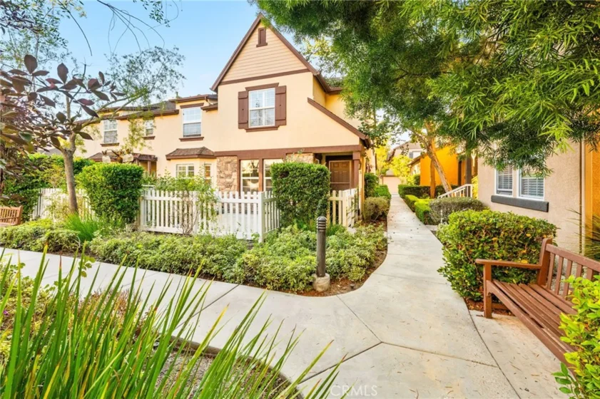 43 Three Vines Court photo 1