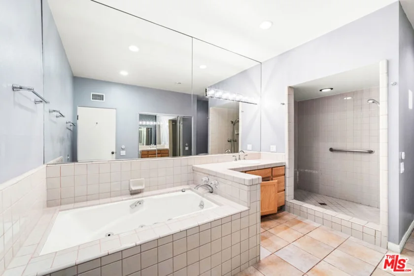 4454 Ventura Canyon Avenue #103 photo 12