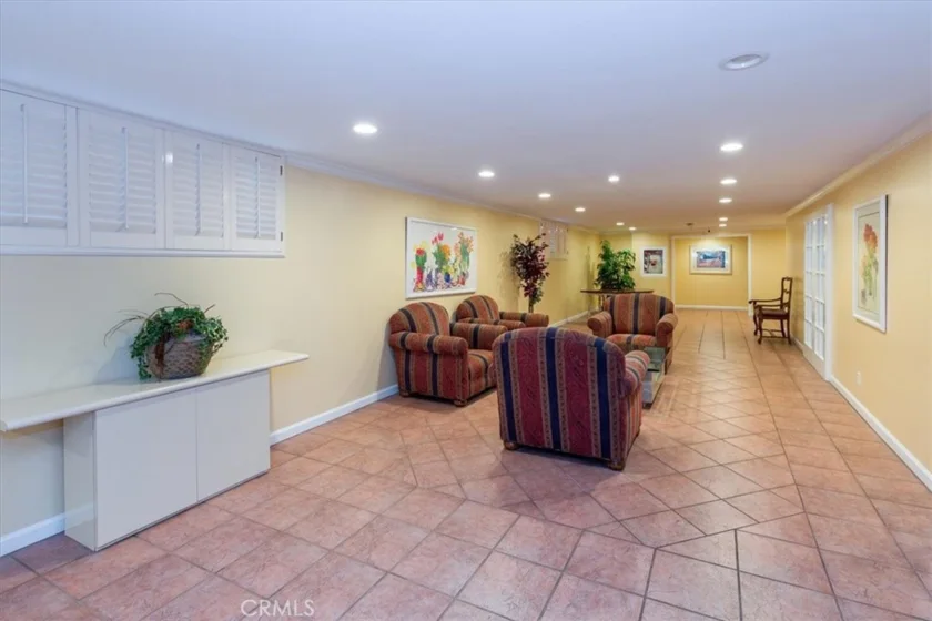 5339 Lindley Unit 207 photo 3