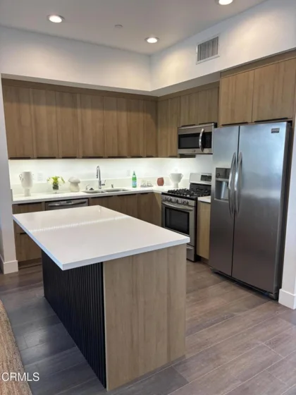 239 S Marengo Avenue #102 photo 6