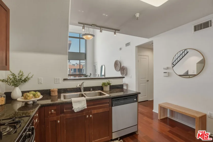 100 S Alameda Street #401 photo 8