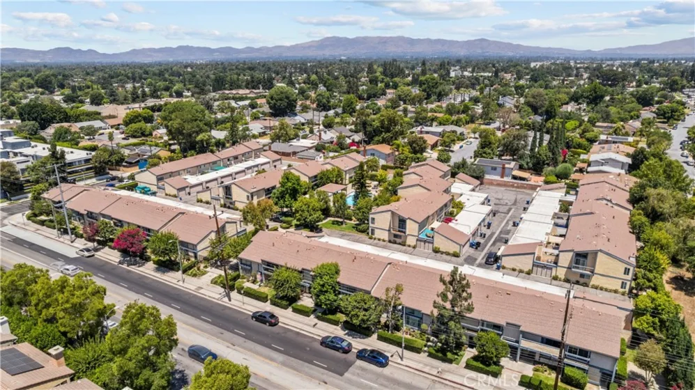 16745 Vanowen photo 23