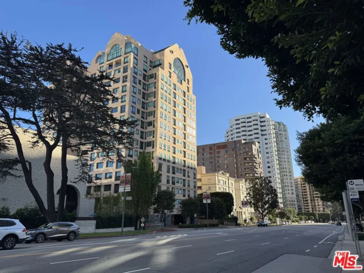 10520 Wilshire Boulevard #701 photo 25