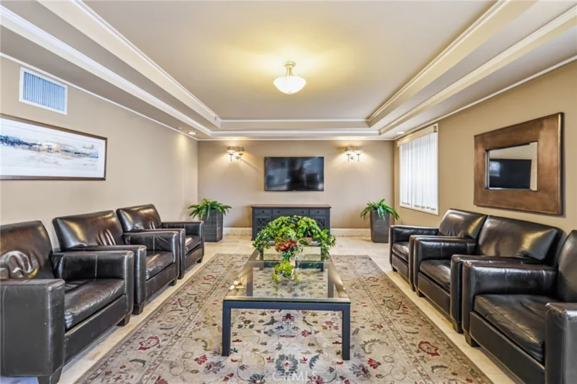 620 S Gramercy Place #211 photo 36