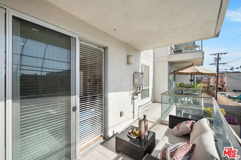 105 S Mariposa Avenue #204 photo 29