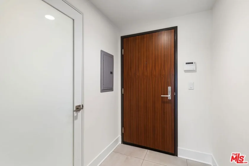 10269 Santa Monica Boulevard photo 13