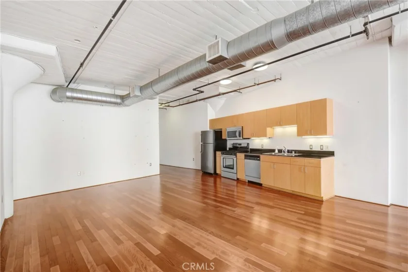 200 N San Fernando photo 18