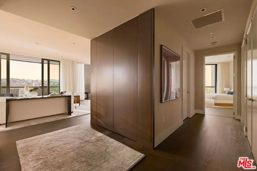 211 W Elm Court #28C photo 6