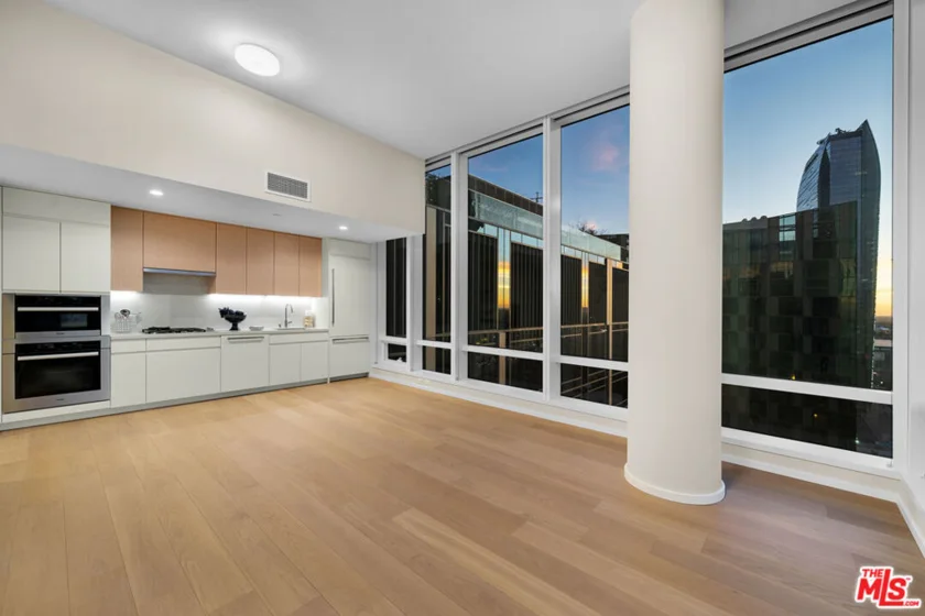 877 Francisco Street #2211 photo 3