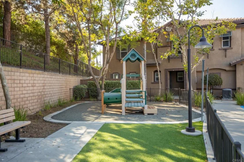 425 S Meadowbrook Drive #123 photo 36