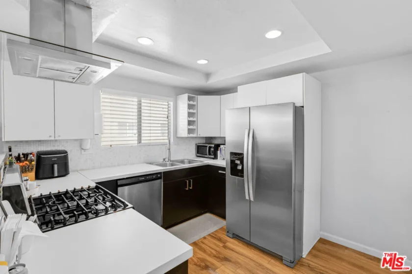 18550 Hatteras Street #100 photo 17
