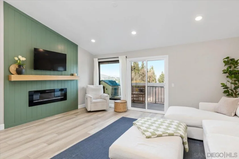 16266 Avenida Venusto #E photo 2