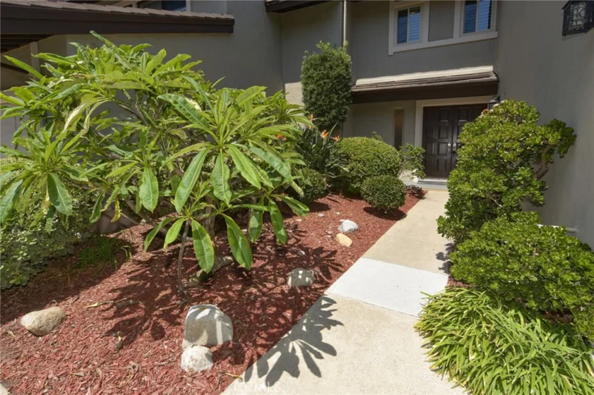 4732 Amberwood Court photo 2