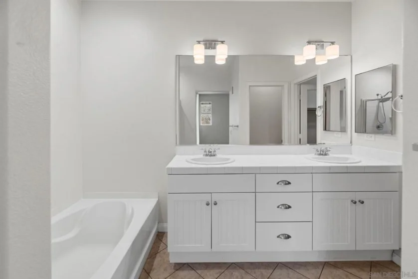 750 Harbor Cliff Way #105 photo 22