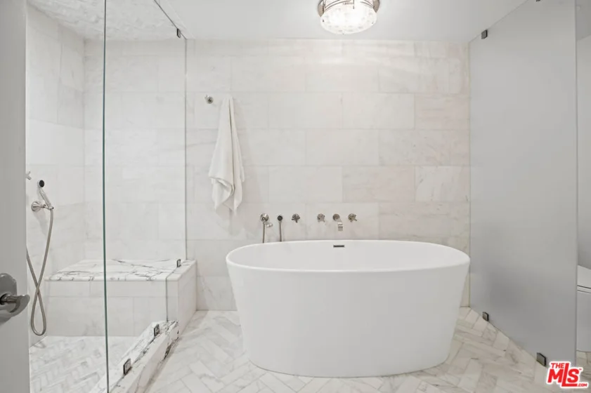 718 N Croft Avenue #201 photo 4