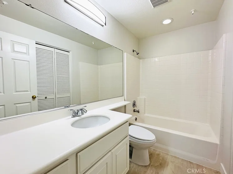 20 Leucadia photo 18