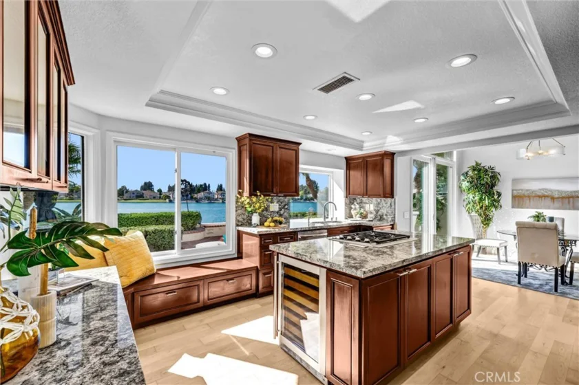 70 Fairlake photo 18