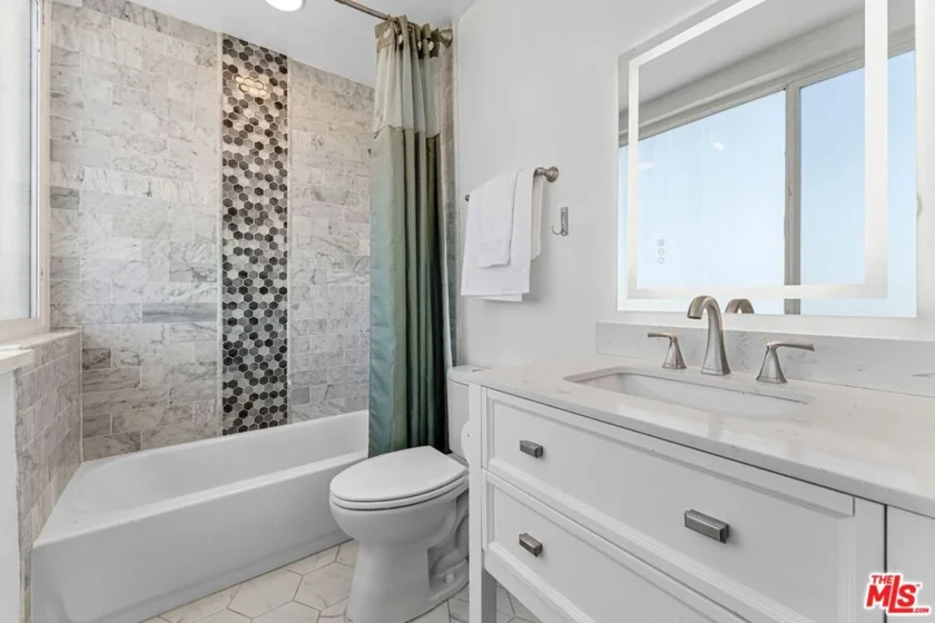 540 Kelton Avenue #501 photo 12