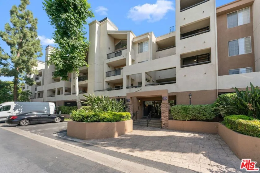 5515 Canoga Avenue #220 photo 2