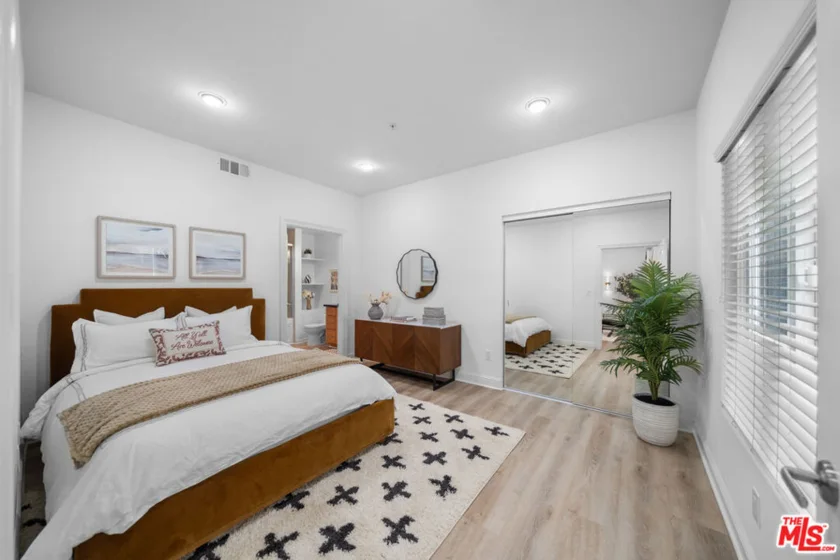 1128 S Serrano Avenue #104 photo 15
