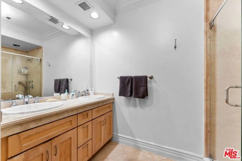 850 N Croft Avenue #302 photo 22