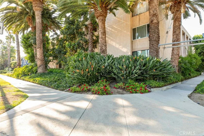 5411 Tyrone Avenue #203 photo 40
