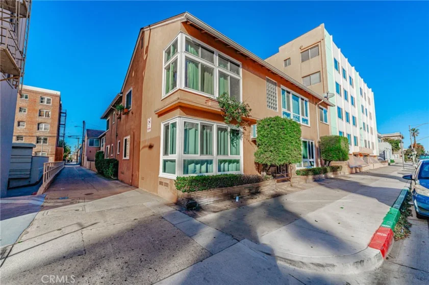 325 Cedar photo 13