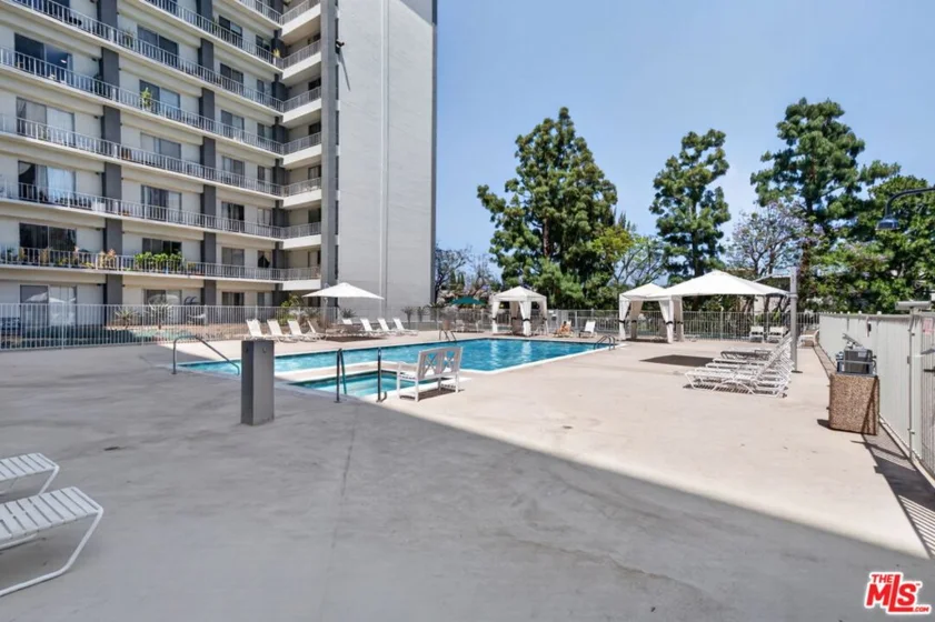 100 S Doheny Drive #719 photo 42