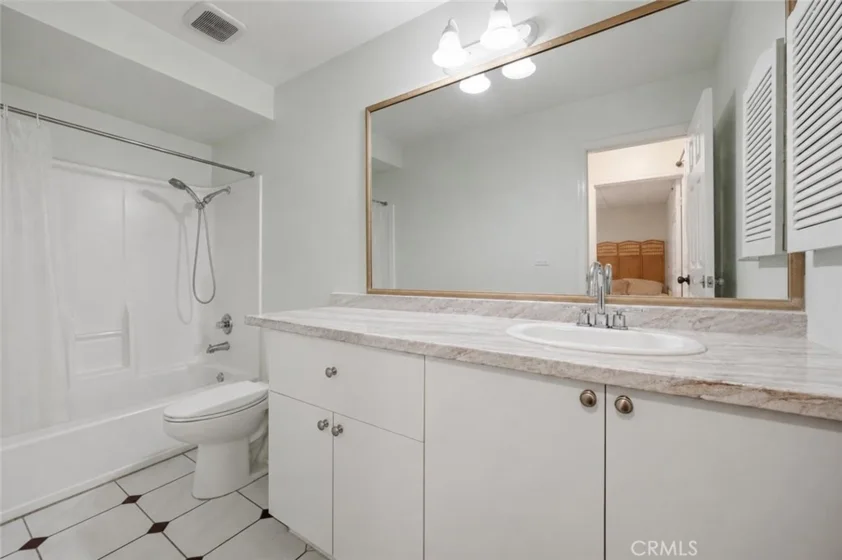 525 S Ardmore Avenue #320 photo 14