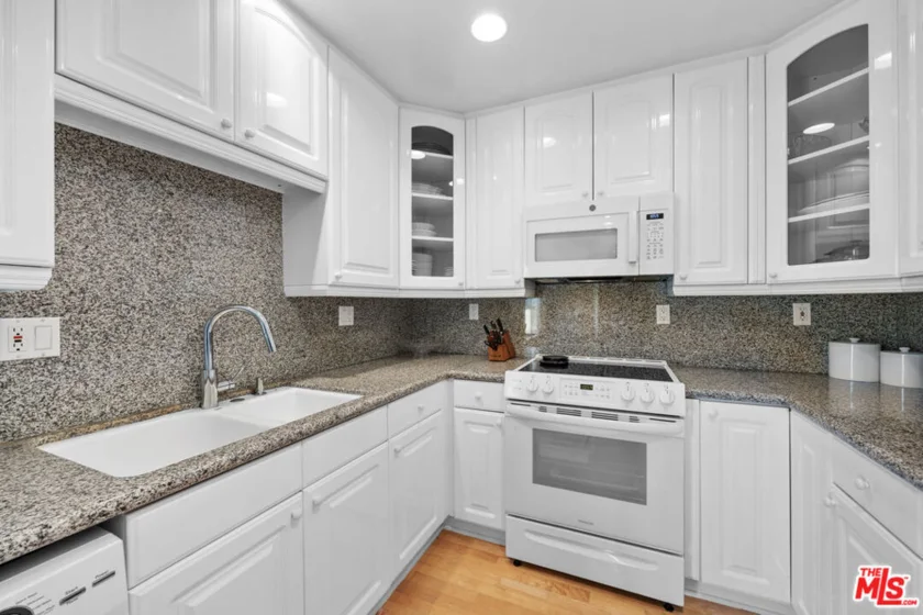 1515 S Beverly Drive #202 photo 32
