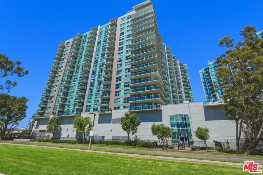 13700 Marina Pointe Drive #1411 photo 13